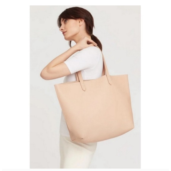 Cuyana Handbags - Cuyana Classic Leather Tote